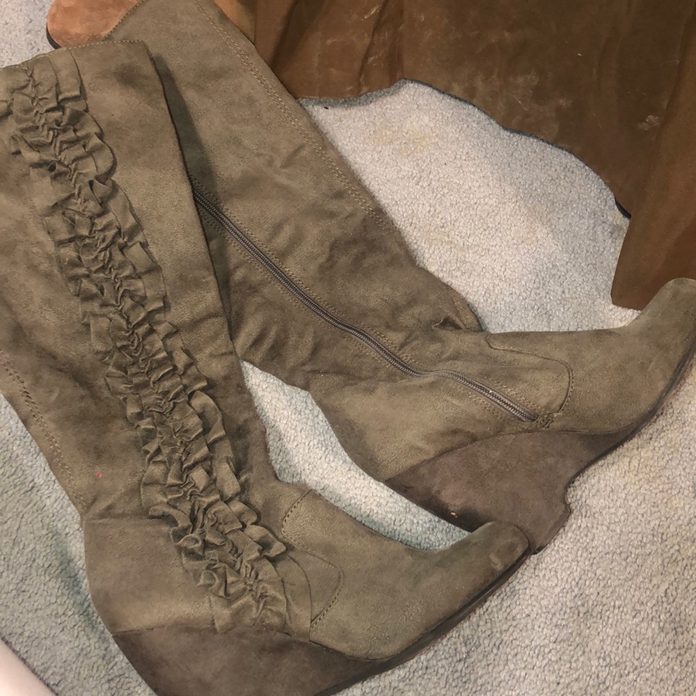 Gray boots - Picture 2 of 2